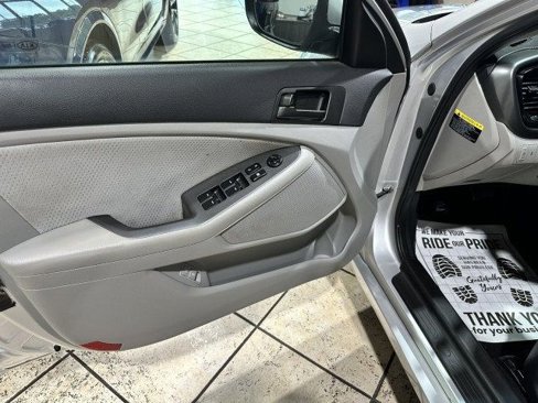 Used 2012 Kia Optima LX w/ Convenience Pkg image 13