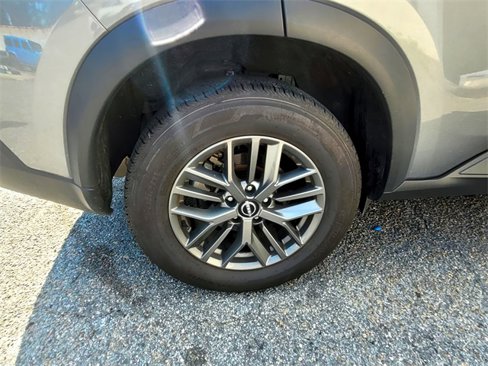 Used 2023 Nissan Rogue S image 11