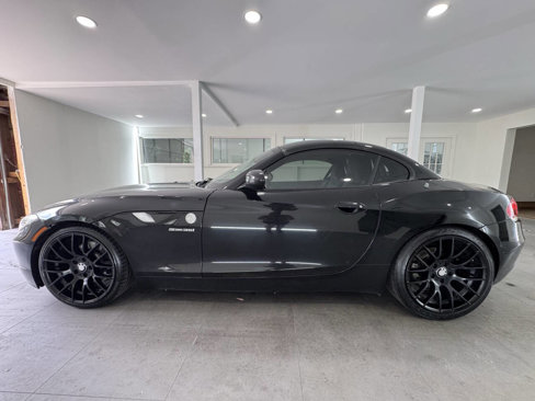 Used 2011 BMW Z4 sDrive35i image 2