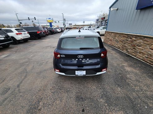 Used 2021 Hyundai Venue image 7