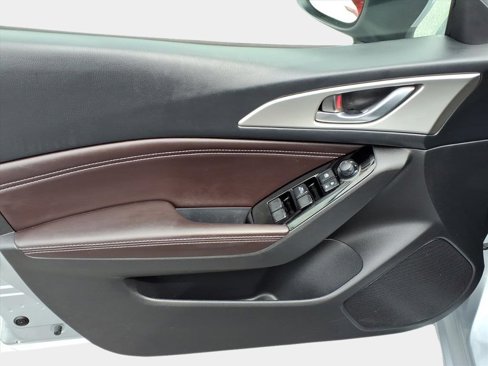 Used 2017 MAZDA MAZDA3 Touring image 9
