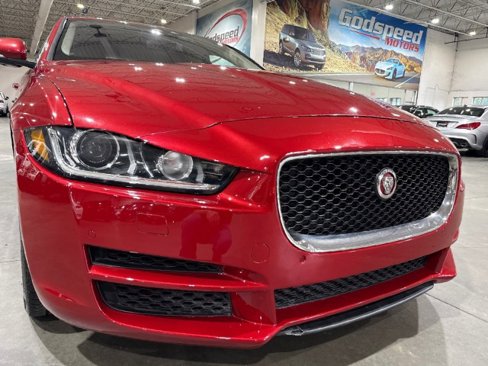 Used 2018 Jaguar XE Premium image 24