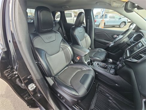 Used 2022 Jeep Cherokee Latitude Lux w/ Mopar Interior Package image 16