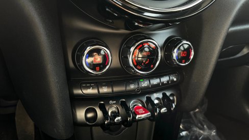 Used 2015 MINI Cooper 4-Door Hardtop image 26