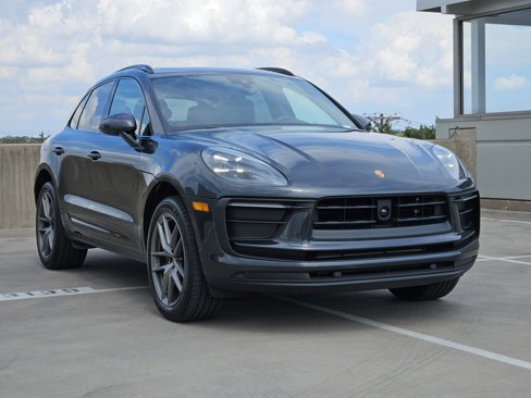 Certified 2025 Porsche Macan image 10
