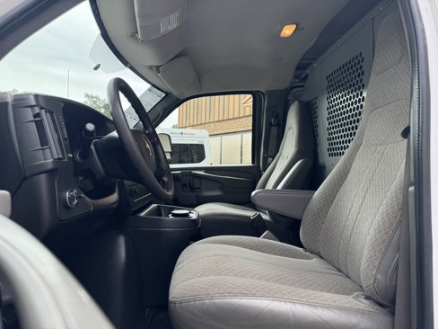 Used 2008 Chevrolet Express 3500 image 16