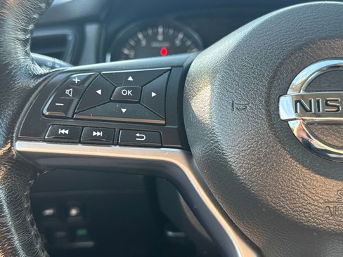 Used 2018 Nissan Rogue SV image 17