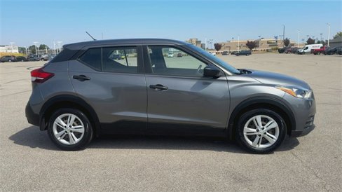 Used 2020 Nissan Kicks S image 9