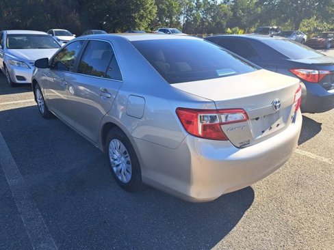 Used 2014 Toyota Camry LE image 6