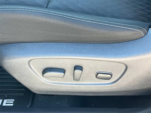 Used 2019 Nissan Rogue SV image 11