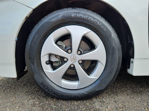 Used 2015 Toyota Prius Three image 33
