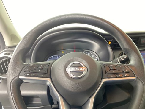 Used 2022 Nissan Kicks SV image 11