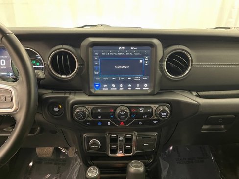 Used 2022 Jeep Wrangler Unlimited Sahara image 14