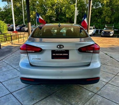 Used 2017 Kia Forte LX image 3