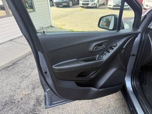 Used 2019 Chevrolet Trax LT w/ LT Convenience Package image 7
