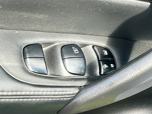 Used 2020 Nissan Rogue Sport SV image 17