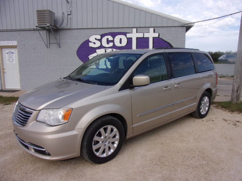 Used 2013 Chrysler Town & Country Touring image 1