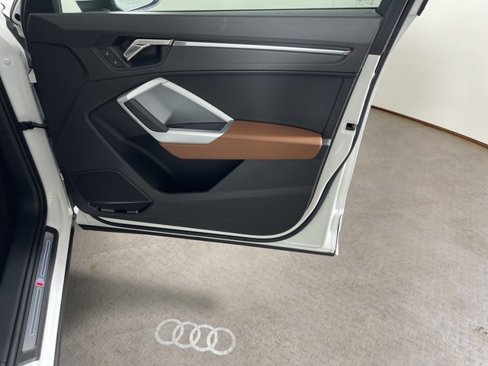 Used 2022 Audi Q3 2.0T Premium Plus w/ Premium Plus Package image 11