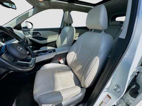 Used 2023 Nissan Rogue SL w/ SL Premium Package image 11