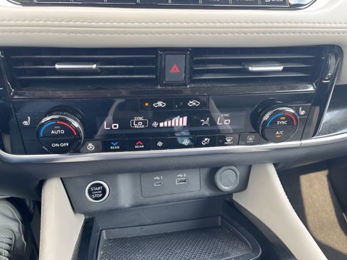 Used 2023 Nissan Rogue SL w/ SL Premium Package image 31