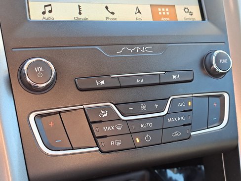 Used 2019 Ford Fusion SE image 24