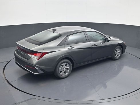 New 2025 Hyundai Elantra SE image 17