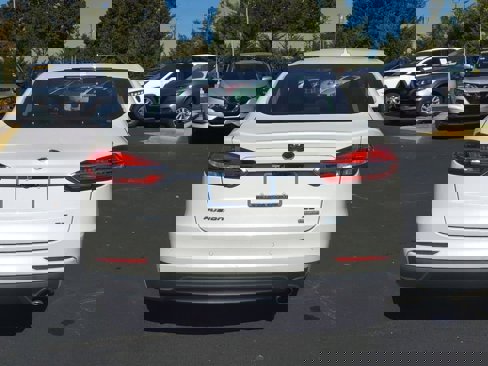 Used 2020 Ford Fusion SE image 6