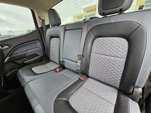 Used 2015 Chevrolet Colorado Z71 image 12