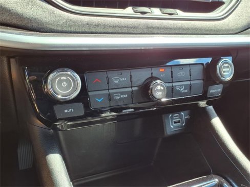 Used 2024 Jeep Compass Latitude image 15