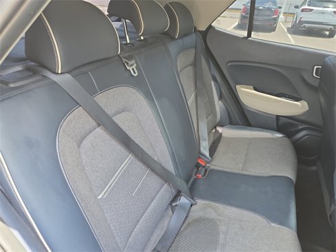 Used 2021 Hyundai Venue image 30
