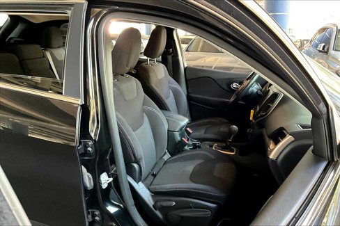 Used 2015 Jeep Cherokee Latitude image 8