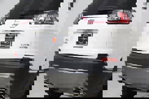 Used 2019 Jeep Cherokee Limited image 38