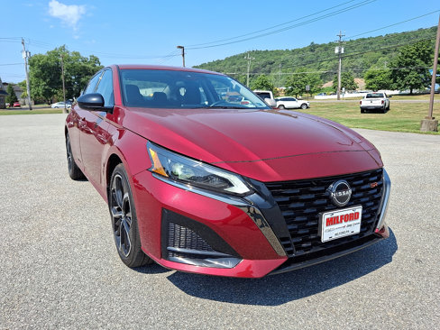 Used 2023 Nissan Altima 2.5 SR image 2