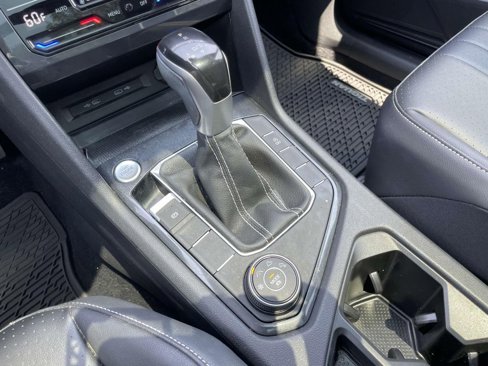 Used 2022 Volkswagen Tiguan SE image 30