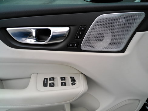 Used 2021 Volvo XC60 T8 Inscription w/ Advanced Package image 28