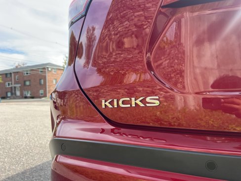 Used 2022 Nissan Kicks SR image 10