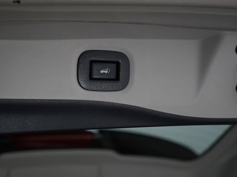 Used 2016 Nissan Rogue SV w/ SV Premium Package image 10