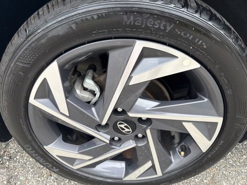 Certified 2025 Hyundai Elantra Sport image 8