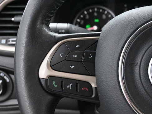 Used 2016 Jeep Renegade Latitude w/ Cold Weather Group image 16