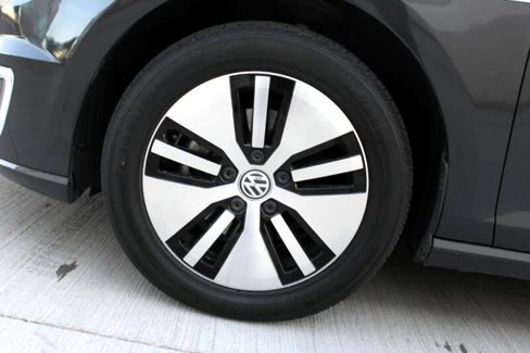 Used 2016 Volkswagen e-Golf SE image 29