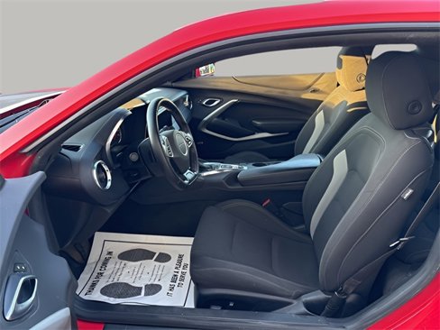 Used 2020 Chevrolet Camaro LT w/ Technology Package image 9