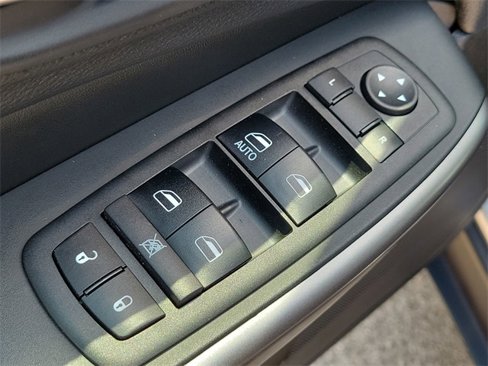 Used 2019 Jeep Cherokee Latitude w/ Popular Appearance Group image 21