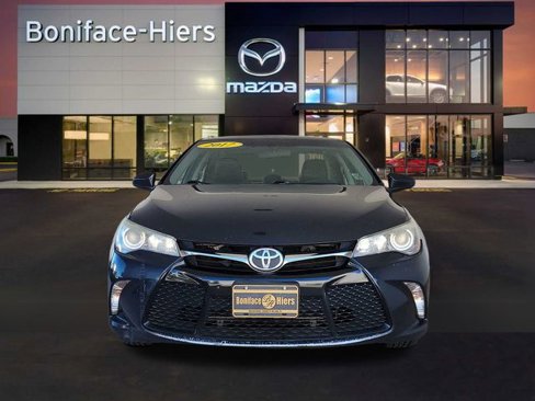 Used 2017 Toyota Camry SE image 2