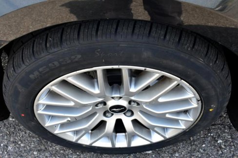Used 2013 Ford Taurus SEL image 12