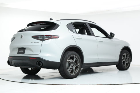 New 2025 Alfa Romeo Stelvio Sprint image 5