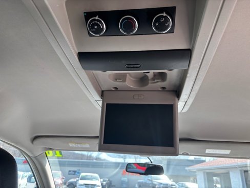 Used 2016 Chrysler Town & Country Touring image 23