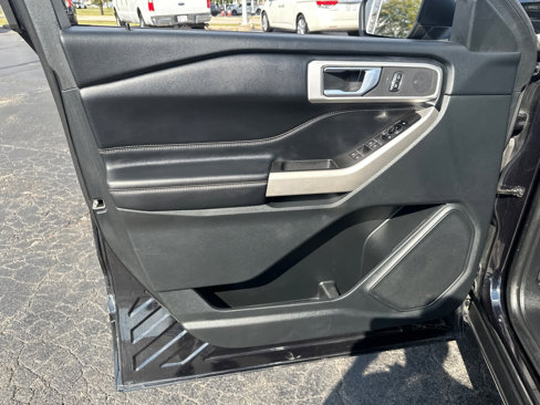 Used 2022 Ford Explorer XLT w/ Equipment Group 202A image 28