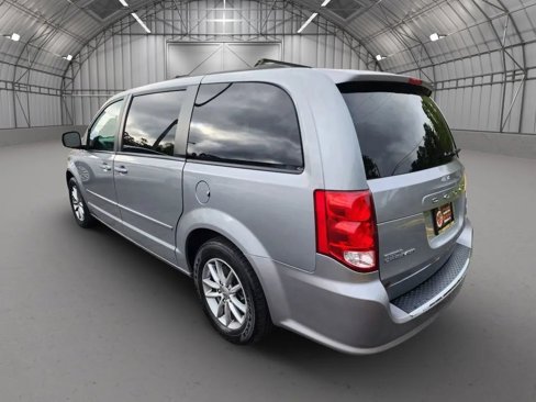 Used 2014 Dodge Grand Caravan R/T image 2