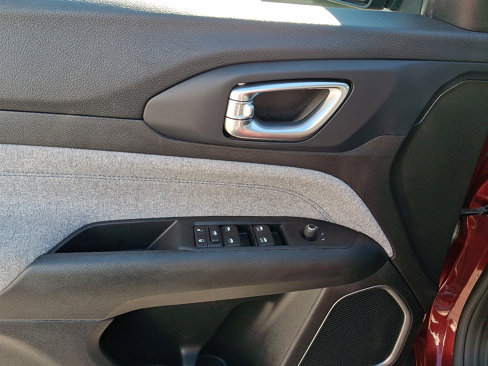 Used 2022 Jeep Compass Latitude image 13