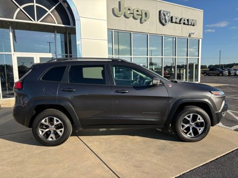 Used 2017 Jeep Cherokee Trailhawk w/ Comfort/Convenience Group image 7